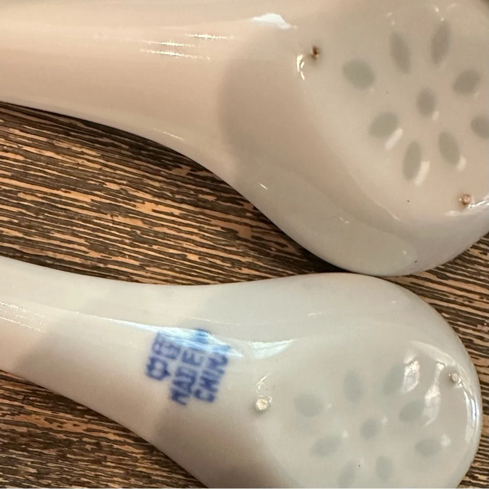 4pc Set Vintage Chinese Porcelain Painted Blue Wht Red Rice Grain Bowls w/ Spoon